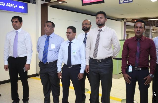 މާޗް 16، 2015: ސައްހަ ނޫން ޕާސްޕޯޓްގައި ރާއްޖެއަށް އަންނަ ފަރާތްތައް ހުއްޓުވުމަށް ފުރަތަމަ ފަހަރަށް ސެކަންޑަރީ ވެރިފިކޭޝަން ރޫމް ގާއިމުކޮށް ހުޅުވުމަށް ބޭއްްވި ރަސްމިއްޔާތުގެ ތެރެއިން -- ސަން ފޮޓޯ/ފަޔާޒު މޫސާ