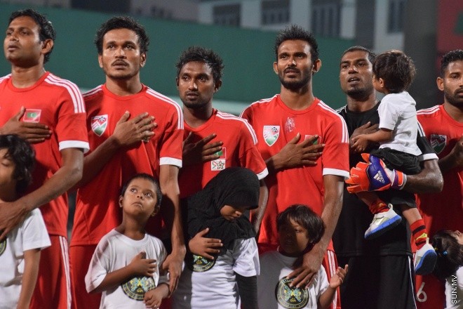 މާޗު 26، 2015: ބައިނަލްއަގްވާމީ ރަހުމަތްތެރިކަމުގެ ފުޓްބޯޅަ މެޗުގައި ދިވެހި ރާއްޖެ އާއި ތަޖަކިސްތާން ބައްދަލުކުރި މެޗުގެ ތެރެއިން &ndash; ސަން ފޮޓޯ/ފަޔާޒު މޫސާ