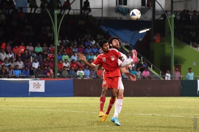 މާޗު 26، 2015: ބައިނަލްއަގްވާމީ ރަހުމަތްތެރިކަމުގެ ފުޓްބޯޅަ މެޗުގައި ދިވެހި ރާއްޖެ އާއި ތަޖަކިސްތާން ބައްދަލުކުރި މެޗުގެ ތެރެއިން &ndash; ސަން ފޮޓޯ/ފަޔާޒު މޫސާ