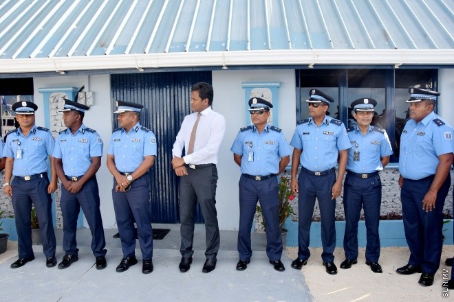 އޭޕްރިލް 2، 2015: ފުލުހުންނަށް ހާއްސަކޮށްގެން ދޫނިދޫގައި ގާއިމްކުރެވުނު ޑައިވިންގ ސްކޫލް ހުޅުވުމަށް ބޭއްވި ރަސްމިއްޔާތުގެ ތެރެއިން -- ސަންފޮޓޯ/ އަލީ ނަސީރު