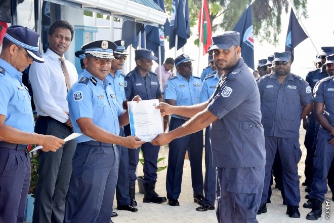 އޭޕްރިލް 2، 2015: ފުލުހުންނަށް ހާއްސަކޮށްގެން ދޫނިދޫގައި ގާއިމްކުރެވުނު ޑައިވިންގ ސްކޫލް ހުޅުވުމަށް ބޭއްވި ރަސްމިއްޔާތުގެ ތެރެއިން -- ސަންފޮޓޯ/ އަލީ ނަސީރު