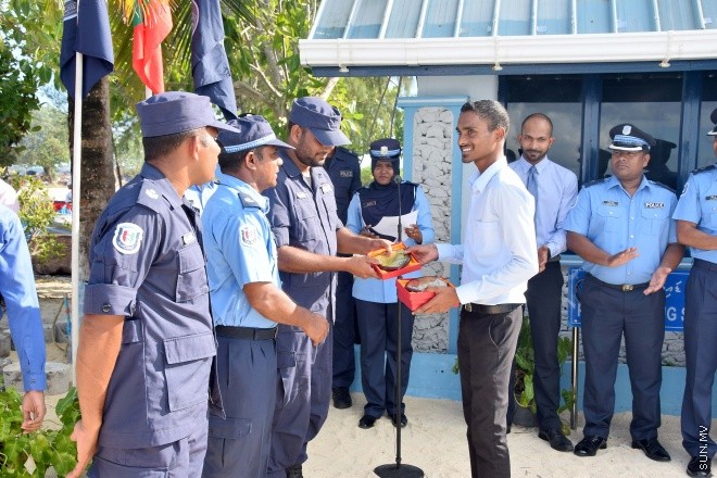 އޭޕްރިލް 2، 2015: ފުލުހުންނަށް ހާއްސަކޮށްގެން ދޫނިދޫގައި ގާއިމްކުރެވުނު ޑައިވިންގ ސްކޫލް ހުޅުވުމަށް ބޭއްވި ރަސްމިއްޔާތުގެ ތެރެއިން -- ސަންފޮޓޯ/ އަލީ ނަސީރު