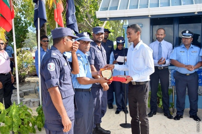 އޭޕްރިލް 2، 2015: ފުލުހުންނަށް ހާއްސަކޮށްގެން ދޫނިދޫގައި ގާއިމްކުރެވުނު ޑައިވިންގ ސްކޫލް ހުޅުވުމަށް ބޭއްވި ރަސްމިއްޔާތުގެ ތެރެއިން -- ސަންފޮޓޯ/ އަލީ ނަސީރު