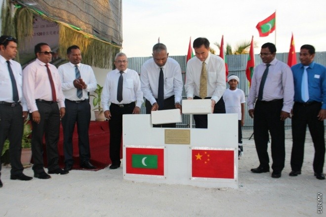 4 އޭޕްރީލް 2015، ގދ. ތިނަދޫގައި 120 ފްލެޓުގެ ބިންގާ އެޅުމަށް ބޭއްވި ރަސްމިއްޔާތުގެ ތެރެއިން ---- ފޮޓޯ/ ހައުސިން މިނިސްޓްރީ