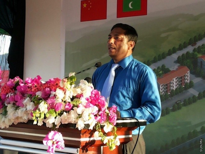 4 އޭޕްރީލް 2015، ގދ. ތިނަދޫގައި 120 ފްލެޓުގެ ބިންގާ އެޅުމަށް ބޭއްވި ރަސްމިއްޔާތުގެ ތެރެއިން ---- ފޮޓޯ/ ހައުސިން މިނިސްޓްރީ