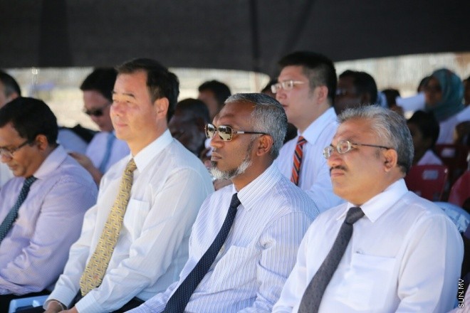 4 އޭޕްރީލް 2015، ގދ. ތިނަދޫގައި 120 ފްލެޓުގެ ބިންގާ އެޅުމަށް ބޭއްވި ރަސްމިއްޔާތުގެ ތެރެއިން ---- ފޮޓޯ/ ހައުސިން މިނިސްޓްރީ