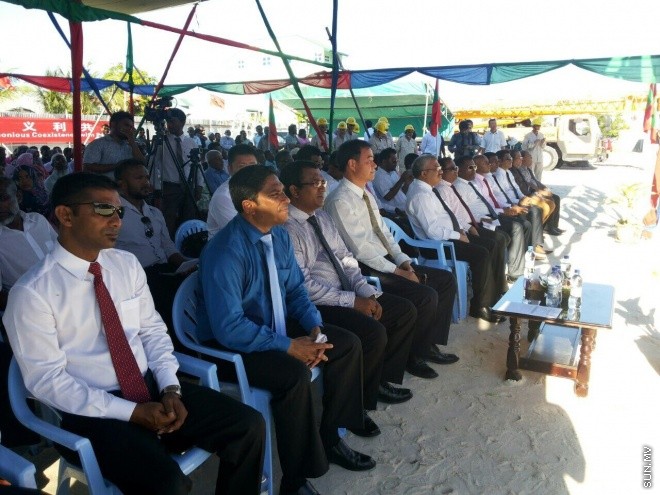 4 އޭޕްރީލް 2015، ގދ. ތިނަދޫގައި 120 ފްލެޓުގެ ބިންގާ އެޅުމަށް ބޭއްވި ރަސްމިއްޔާތުގެ ތެރެއިން ---- ފޮޓޯ/ ހައުސިން މިނިސްޓްރީ