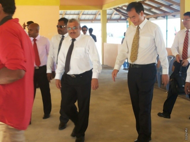 4 އޭޕްރީލް 2015، ގދ. ތިނަދޫގައި 120 ފްލެޓުގެ ބިންގާ އެޅުމަށް ބޭއްވި ރަސްމިއްޔާތުގެ ތެރެއިން ---- ފޮޓޯ/ ހައުސިން މިނިސްޓްރީ