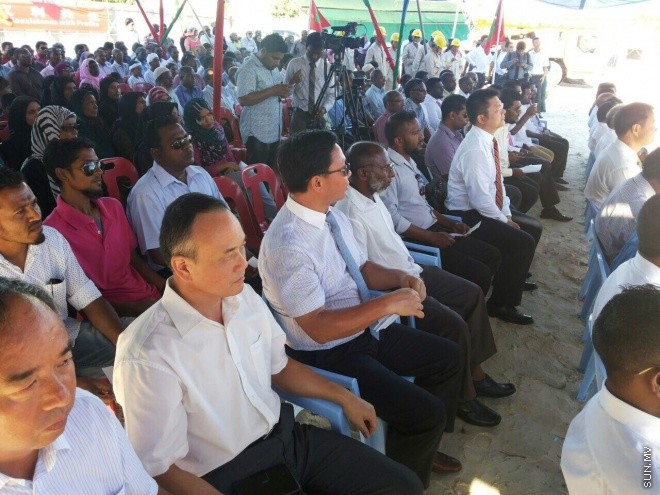 4 އޭޕްރީލް 2015، ގދ. ތިނަދޫގައި 120 ފްލެޓުގެ ބިންގާ އެޅުމަށް ބޭއްވި ރަސްމިއްޔާތުގެ ތެރެއިން ---- ފޮޓޯ/ ހައުސިން މިނިސްޓްރީ