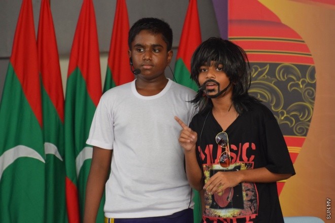 އޭޕްރީލް 11، 2015: އަދަބީ އުފާ ނަމުގައި ދިވެހި ބަހުގެ ހަރަކާތްތައް ހިރިޔާ ސްކޫލްގައި ފެށުން -- ސަން ފޮޓޯ/ފަޔާޒު މޫސާ