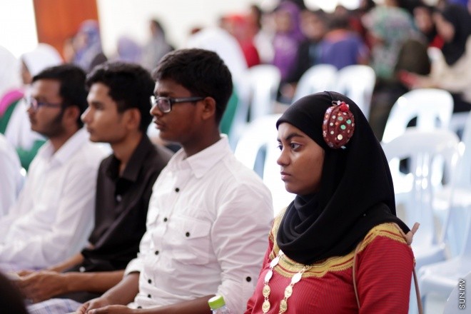 އޭޕްރީލް 11، 2015: އަދަބީ އުފާ ނަމުގައި ދިވެހި ބަހުގެ ހަރަކާތްތައް ހިރިޔާ ސްކޫލްގައި ފެށުން -- ސަން ފޮޓޯ/ފަޔާޒު މޫސާ