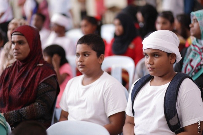 އޭޕްރީލް 11، 2015: އަދަބީ އުފާ ނަމުގައި ދިވެހި ބަހުގެ ހަރަކާތްތައް ހިރިޔާ ސްކޫލްގައި ފެށުން -- ސަން ފޮޓޯ/ފަޔާޒު މޫސާ