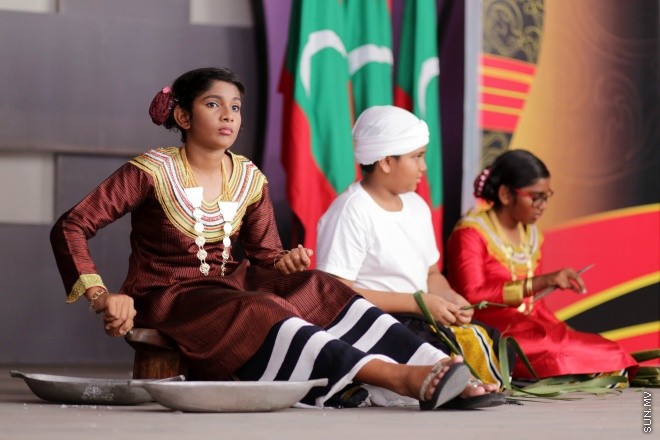 އޭޕްރީލް 11، 2015: އަދަބީ އުފާ ނަމުގައި ދިވެހި ބަހުގެ ހަރަކާތްތައް ހިރިޔާ ސްކޫލްގައި ފެށުން -- ސަން ފޮޓޯ/ފަޔާޒު މޫސާ