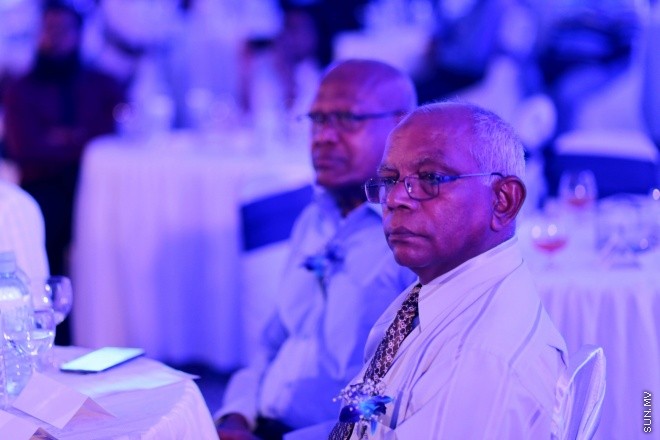 އޭޕްރީލް 13، 2015: އިސްލާމިކް ފައިނޭންޝަލް ސްކީމް އާއި އެކު އިތުރު ދެ ޚިދުމަތެއް މޯލްޑިވްސް ޓްރާންސްޕޯޓް އެންޑް ކޮންޓްރެކްޓިން ކޮމްޕެނީ އިން ތައާރަފުކުރުމަށް ދަރުބާރުގޭގައި ބޭއްވި ރަސްމިއްޔާތުގެ ތެރެއިން &ndash; ސަން ފޮޓޯ/ފަޔާޒު މޫސާ