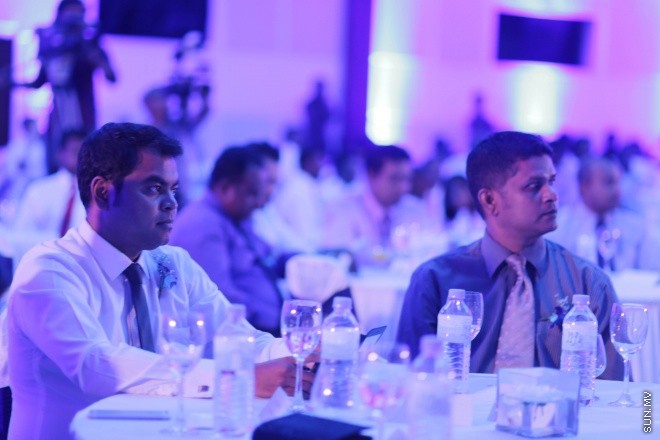 އޭޕްރީލް 13، 2015: އިސްލާމިކް ފައިނޭންޝަލް ސްކީމް އާއި އެކު އިތުރު ދެ ޚިދުމަތެއް މޯލްޑިވްސް ޓްރާންސްޕޯޓް އެންޑް ކޮންޓްރެކްޓިން ކޮމްޕެނީ އިން ތައާރަފުކުރުމަށް ދަރުބާރުގޭގައި ބޭއްވި ރަސްމިއްޔާތުގެ ތެރެއިން &ndash; ސަން ފޮޓޯ/ފަޔާޒު މޫސާ