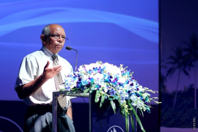އޭޕްރީލް 13، 2015: އިސްލާމިކް ފައިނޭންޝަލް ސްކީމް އާއި އެކު އިތުރު ދެ ޚިދުމަތެއް މޯލްޑިވްސް ޓްރާންސްޕޯޓް އެންޑް ކޮންޓްރެކްޓިން ކޮމްޕެނީ އިން ތައާރަފުކުރުމަށް ދަރުބާރުގޭގައި ބޭއްވި ރަސްމިއްޔާތުގެ ތެރެއިން &ndash; ސަން ފޮޓޯ/ފަޔާޒު މޫސާ