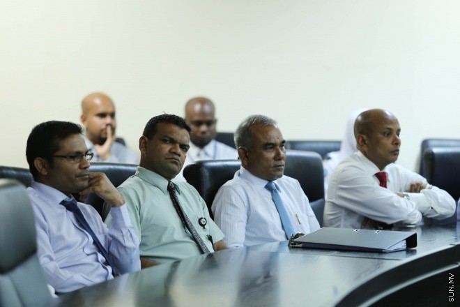 އޭޕްރިލް 14، 2015: ފުލުހުން ގެންގުޅޭ ކުއްތާތައް، ފުލުހުން ގެންގުޅޭ ކުއްތާތައް، "ފާރަ ގެމަ"، ބޭނުންކޮށްގެން ތަހުގީގުތައް ކުރުމުގައި އެއްބާރުލުން ދިނުމާ ބެހޭ އެއްބަސްވުމެއްގައި، ކަސްޓަމްސް، އިމިގްރޭޝަން، އެމްޕީއެލް އަދި އެމްއޭސީއެލް އާ އެކު ސޮއި ކުރުމަށް މިއަދު ބޭއްވި ރަސްމިއްޔާތުގެ ތެރެއިން &ndash; ސަންފޮޓޯ/ ފަޔާޒު މޫސާ