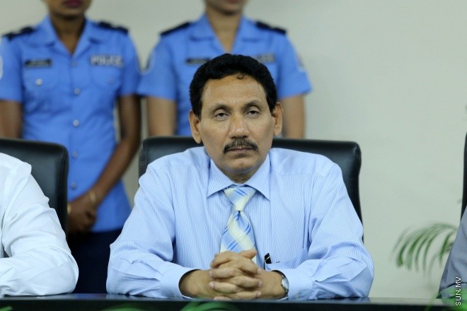 އޭޕްރިލް 14، 2015: ފުލުހުން ގެންގުޅޭ ކުއްތާތައް، ފުލުހުން ގެންގުޅޭ ކުއްތާތައް، "ފާރަ ގެމަ"، ބޭނުންކޮށްގެން ތަހުގީގުތައް ކުރުމުގައި އެއްބާރުލުން ދިނުމާ ބެހޭ އެއްބަސްވުމެއްގައި، ކަސްޓަމްސް، އިމިގްރޭޝަން، އެމްޕީއެލް އަދި އެމްއޭސީއެލް އާ އެކު ސޮއި ކުރުމަށް މިއަދު ބޭއްވި ރަސްމިއްޔާތުގެ ތެރެއިން &ndash; ސަންފޮޓޯ/ ފަޔާޒު މޫސާ