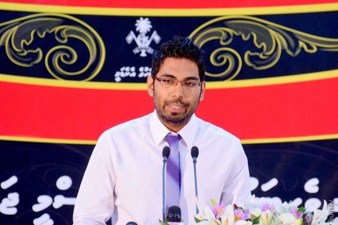 އޭޕްރިލް 16، 2015: ދިވެހި ބަހުގެ ދުވަސް ފާހަގަ ކުރުމަށް ބޭއްވި ރަސްމީ ޖަލްސާގެ ތެރެއިން &ndash; ސަންފޮޓޯ/ އަލީ ނަސީރު