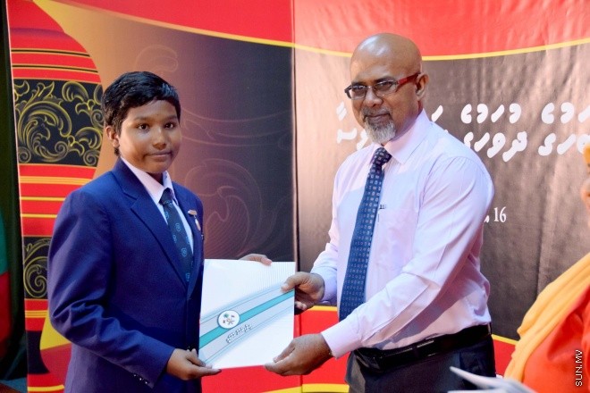 އޭޕްރިލް 16، 2015: ދިވެހި ބަހުގެ ދުވަސް ފާހަގަ ކުރުމަށް ބޭއްވި ރަސްމީ ޖަލްސާގެ ތެރެއިން &ndash; ސަންފޮޓޯ/ އަލީ ނަސީރު