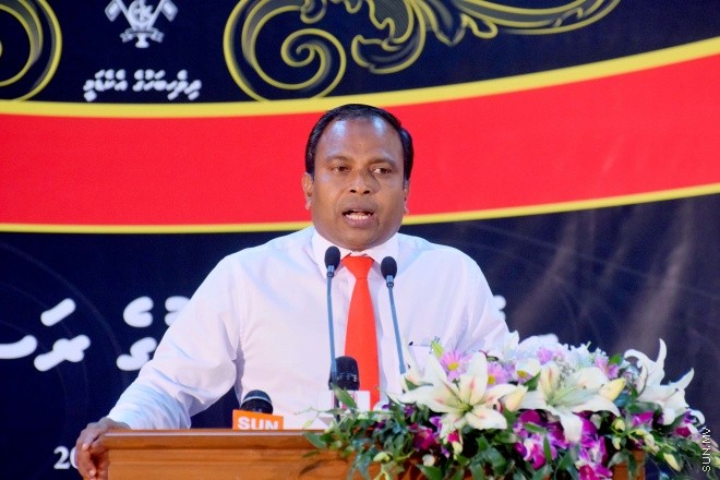 އޭޕްރިލް 16، 2015: ދިވެހި ބަހުގެ ދުވަސް ފާހަގަ ކުރުމަށް ބޭއްވި ރަސްމީ ޖަލްސާގެ ތެރެއިން &ndash; ސަންފޮޓޯ/ އަލީ ނަސީރު