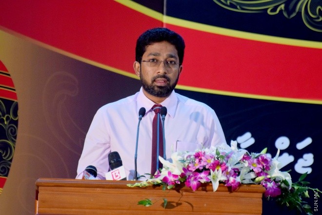 އޭޕްރިލް 16، 2015: ދިވެހި ބަހުގެ ދުވަސް ފާހަގަ ކުރުމަށް ބޭއްވި ރަސްމީ ޖަލްސާގެ ތެރެއިން &ndash; ސަންފޮޓޯ/ އަލީ ނަސީރު