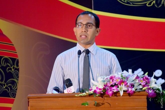 އޭޕްރިލް 16، 2015: ދިވެހި ބަހުގެ ދުވަސް ފާހަގަ ކުރުމަށް ބޭއްވި ރަސްމީ ޖަލްސާގެ ތެރެއިން &ndash; ސަންފޮޓޯ/ އަލީ ނަސީރު