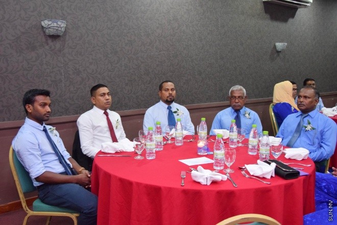 އޭޕްރީލް 18، 2015: ކްރިމިނަލް ކޯޓުގެ އަހަރީ ދުވަސް ފާހަގަކުރުމުގެ ގޮތުން ނަސަންދުރާ ޕެލަސް ހޮޓަލުގައި ބޭއްވި ހަފްލާގެ ތެރެއިން -- ސަން ފޮޓޯ/ފަޔާޒު މޫސާ