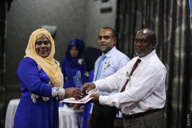 އޭޕްރީލް 18، 2015: ކްރިމިނަލް ކޯޓުގެ އަހަރީ ދުވަސް ފާހަގަކުރުމުގެ ގޮތުން ނަސަންދުރާ ޕެލަސް ހޮޓަލުގައި ބޭއްވި ހަފްލާގެ ތެރެއިން -- ސަން ފޮޓޯ/ފަޔާޒު މޫސާ