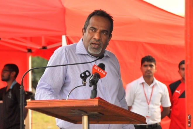 އޭޕްރިލް 22، 2015: ޓީއެމްއޭ ފުޓްސެލް މުބާރާތް ފެޝުމުގެ ރަސްމިއްޔާތުގެ ތެރެއިން --- ސަން ފޮޓޯ/ ޔޫސުފް ސޮފްވާން.
