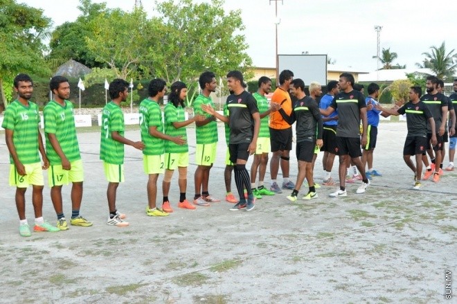 އޭޕްރިލް 22، 2015: ޓީއެމްއޭ ފުޓްސެލް މުބާރާތް ފެޝުމުގެ ރަސްމިއްޔާތުގެ ތެރެއިން --- ސަން ފޮޓޯ/ ޔޫސުފް ސޮފްވާން.