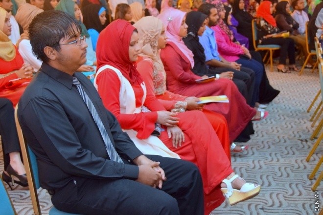 އޭޕްރިލް 29، 2015:މިރޭ ދަރުބާރުގޭގައި ބޭއްވި ކްލިކް ކޮލެޖްގެ ގްރެޖުއޭޝަންގެ ތެރެއިން --- ސަން ފޮޓޯ/ ޔޫސުފް ސޮފްވާން