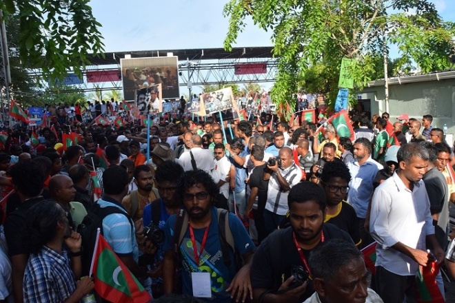 މޭޑޭގެ މުޒާހަރާގެ ތެރެއިން --ސަން ފޮޓޯ/އަލީ ނަސީރު
