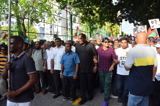 މޭޑޭގެ މުޒާހަރާގެ ތެރެއިން --ސަން ފޮޓޯ/އަލީ ނަސީރު