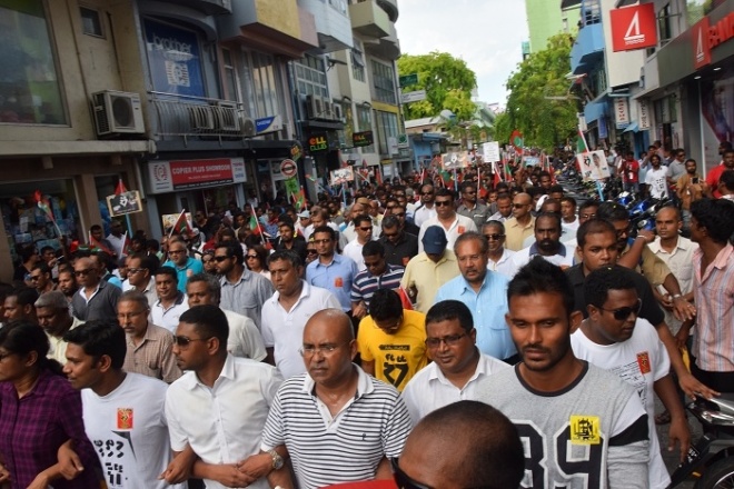 މޭޑޭގެ މުޒާހަރާގެ ތެރެއިން --ސަން ފޮޓޯ/އަލީ ނަސީރު