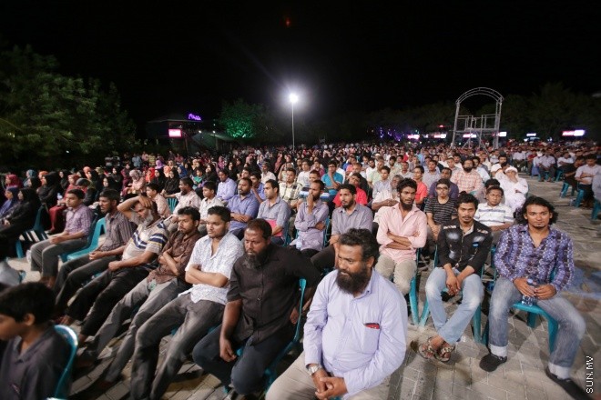 މެއި 8، 2015: "އިލާހީ ކޯފާއަށް ބިރުވެތިވޭ" ނަމުގައި ކާނިވާ ސަރަހައްދުގައި އައްޝައިހް އިލްޔާސް ޙުސައިން ދެއްވި ދަރުސްގެ ތެރެއިން -- ސަން ފޮޓޯ/ ފަޔާޒު މޫސާ