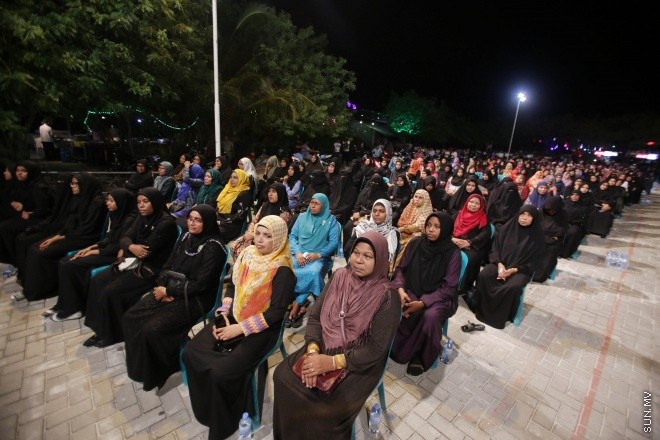 މެއި 8، 2015: "އިލާހީ ކޯފާއަށް ބިރުވެތިވޭ" ނަމުގައި ކާނިވާ ސަރަހައްދުގައި އައްޝައިހް އިލްޔާސް ޙުސައިން ދެއްވި ދަރުސްގެ ތެރެއިން -- ސަން ފޮޓޯ/ ފަޔާޒު މޫސާ
