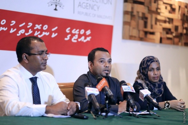 މެއި 8، 2015: ސުޕަ ސްޕެޝަލިސްޓުންގެ ޚިދުމަތުގެ ތެރެއިން ތަފާތު އެކި ދާއިރާތަކުން 18 ޑޮކްޓަރުން ރާއްޖެއައުން -- ސަން ފޮޓޯ/ ފަޔާޒު މޫސާ