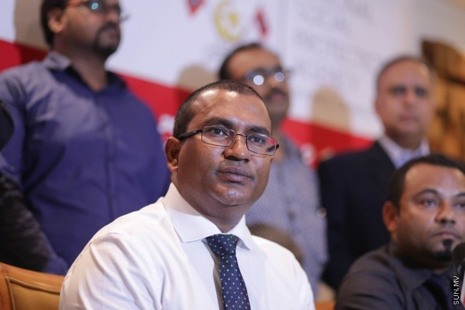 މެއި 8، 2015: ސުޕަ ސްޕެޝަލިސްޓުންގެ ޚިދުމަތުގެ ތެރެއިން ތަފާތު އެކި ދާއިރާތަކުން 18 ޑޮކްޓަރުން ރާއްޖެއައުން -- ސަން ފޮޓޯ/ ފަޔާޒު މޫސާ