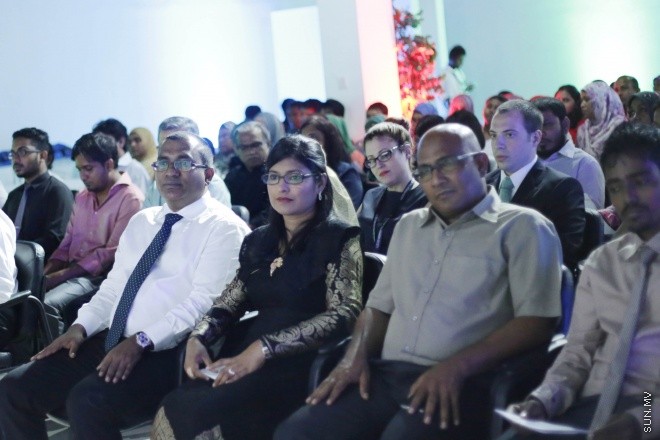 މެއި 8، 2015: ބައިނަލްއަގުވާމީ ތެލެސީމިއާ ކުދިންގެ ދުވަސް ފާހަގަކުރުމަށް ނެޝަނަލް އާޓު ގެލެރީގައި ބޭއްވި ޚާއްސަ ރަސްމިއްޔާތުގެ ތެރެއިން -- ސަން ފޮޓޯ/ ފަޔާޒު މޫސާ