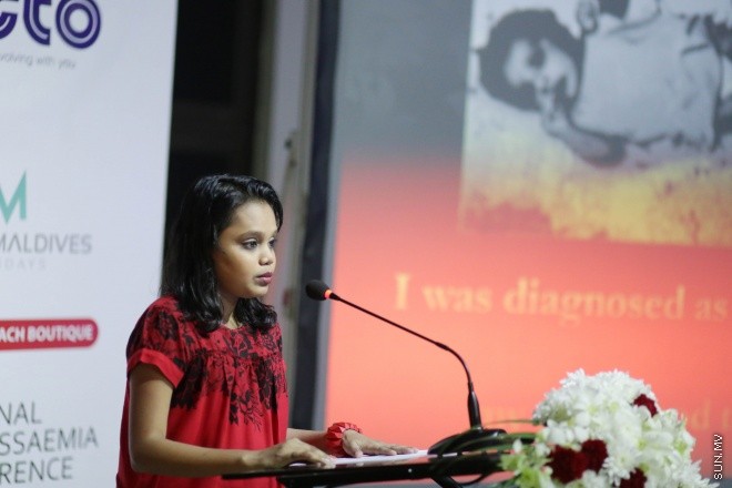 މެއި 8، 2015: ބައިނަލްއަގުވާމީ ތެލެސީމިއާ ކުދިންގެ ދުވަސް ފާހަގަކުރުމަށް ނެޝަނަލް އާޓު ގެލެރީގައި ބޭއްވި ޚާއްސަ ރަސްމިއްޔާތުގެ ތެރެއިން -- ސަން ފޮޓޯ/ ފަޔާޒު މޫސާ