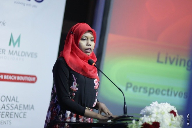 މެއި 8، 2015: ބައިނަލްއަގުވާމީ ތެލެސީމިއާ ކުދިންގެ ދުވަސް ފާހަގަކުރުމަށް ނެޝަނަލް އާޓު ގެލެރީގައި ބޭއްވި ޚާއްސަ ރަސްމިއްޔާތުގެ ތެރެއިން -- ސަން ފޮޓޯ/ ފަޔާޒު މޫސާ