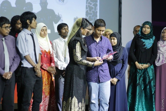 މެއި 8، 2015: ބައިނަލްއަގުވާމީ ތެލެސީމިއާ ކުދިންގެ ދުވަސް ފާހަގަކުރުމަށް ނެޝަނަލް އާޓު ގެލެރީގައި ބޭއްވި ޚާއްސަ ރަސްމިއްޔާތުގެ ތެރެއިން -- ސަން ފޮޓޯ/ ފަޔާޒު މޫސާ