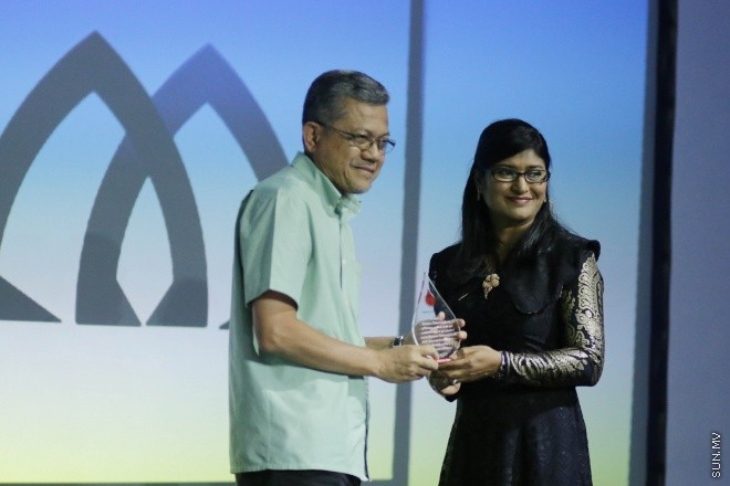 މެއި 8، 2015: ބައިނަލްއަގުވާމީ ތެލެސީމިއާ ކުދިންގެ ދުވަސް ފާހަގަކުރުމަށް ނެޝަނަލް އާޓު ގެލެރީގައި ބޭއްވި ޚާއްސަ ރަސްމިއްޔާތުގެ ތެރެއިން -- ސަން ފޮޓޯ/ ފަޔާޒު މޫސާ