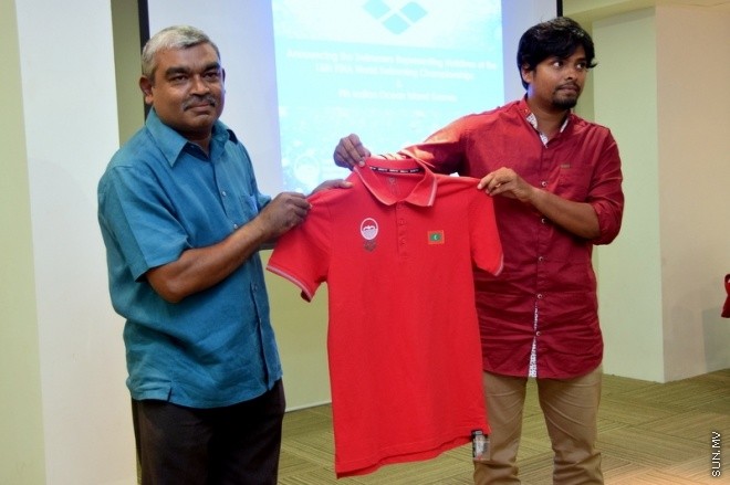 މޭ 11، 2015:ފީނާ ވޯލްޑް ޗެމްޕިއަންޝިޕް އަދި އައިއޯއައިޖީގައި ވާދަކުރާ ގައުމީ ސްވިމިންގް ސްކޮޑު އިއުލާންކުރުމުގެ ތެރެއިން --- ސަން ފޮޓޯ/ ޔޫސުފް ސޮފްވާން