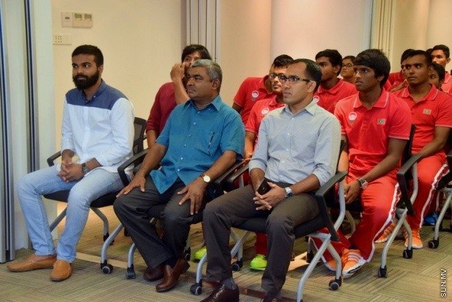 މޭ 11، 2015:ފީނާ ވޯލްޑް ޗެމްޕިއަންޝިޕް އަދި އައިއޯއައިޖީގައި ވާދަކުރާ ގައުމީ ސްވިމިންގް ސްކޮޑު އިއުލާންކުރުމުގެ ތެރެއިން --- ސަން ފޮޓޯ/ ޔޫސުފް ސޮފްވާން