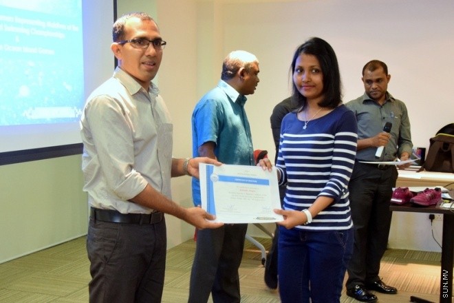 މޭ 11، 2015:ފީނާ ވޯލްޑް ޗެމްޕިއަންޝިޕް އަދި އައިއޯއައިޖީގައި ވާދަކުރާ ގައުމީ ސްވިމިންގް ސްކޮޑު އިއުލާންކުރުމުގެ ތެރެއިން --- ސަން ފޮޓޯ/ ޔޫސުފް ސޮފްވާން