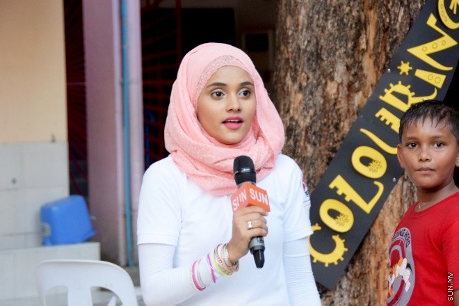 މޭ 15، 2015: ސަން ސިޔާމް ގުރޫޕަށް 25 އަހަރު ފުރުން ފާހަގަ ކުރުމުގެ ގޮތުން ހިންގުމަށް ހަމަޖެހިފައިވާ ހަރަކާތްތަކުގެ ތެރެއިން މުހިޔުއްދީން ސްކޫލުގައި "ސަން ފަން ފޯ ކިޑްސް" ގެ ނަމުގައި ބޭއްވި ކުޑަކުދިންގެ ހަވީރުގެ ތެރެއިން &ndash; ސަންފޮޓޯ/ އަލީ ނަސީރު