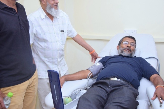 މޭއި 16، 2015: ސަން ސިޔާމް ގުރޫޕުން ތެލެސީމިއާ ސެންޓަރަށް ލޭ ހަދިޔާ ކުރުން