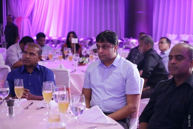 މެއި 17، 2015: ވިޔަފާރިތަކަަށް އެހީތެރިވެދިނުމުގެ ގޮތުން ރާއްޖޭގެ ހަތް ސަރަހައްދެއްގައި އެންޓަޕްރައިސް ޑިވެލޮޕްމެންޓް ސެންޓަރުތަކެއް ގާއިމުކުުރުމުގެ މަޝްރޫއު އިފްތިތާހުކުރުމަށް ބޭއްވި ރަސްމިއްޔާތުގެ ތެރެއިން -- ސަން ފޮޓޯ/ފަޔާޒު މޫސާ